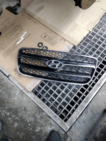 Решетка бампера верхняя 86561-2B010   Hyundai Santa FE