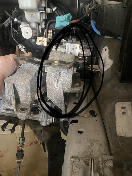 Подушка АКПП Ford Explorer 2013 р.  3.5 л бензин Харків