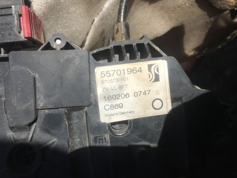 Замок дверей переднiх правих Fiat Grande Punto  2006 хетчбек 1.4 Бензин Запоріжжя