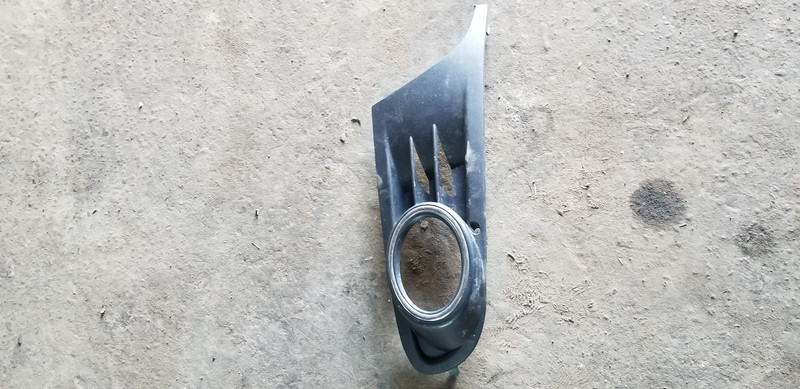 Решетка бампера Volkswagen Golf  2012 универсал 1.6 Дизель Рогатин