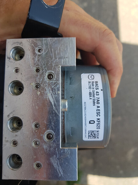 Блок ABS Mazda 3 BM 2018 р.  2.5 л бензин Меліоративне