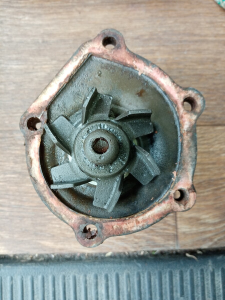 Помпа Toyota Corolla универсал 1988 г.  1.3 л бензин Берислав