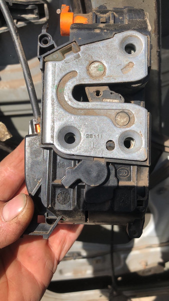 Замок двери Renault Master 2011 г.  2.3 л дизель Харьков