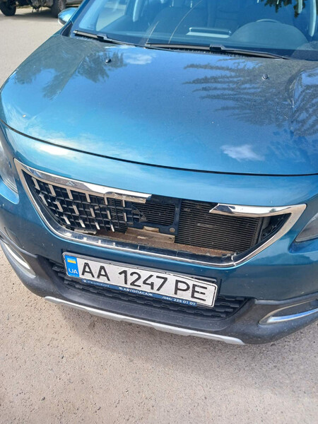 Решетка радиатора Peugeot 2008 универсал 2016 г.  1.2 л бензин Киев