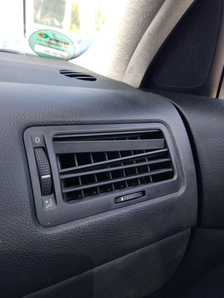 Правый дефлектор в торпедо Volkswagen Bora  2001 універсал 1.9 Дизель 