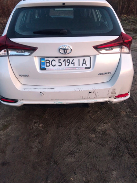 Задній бампер комплектний Toyota Auris 3 2016 2.0 Бензин 