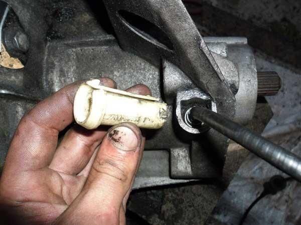 Фіксатор тросіка спідометра Renault 21  1989 хэтчбек 2.1 Дизель 