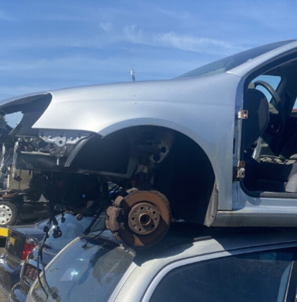 Крило ліве в колір la7w Volkswagen Golf 7  2013 универсал 1.6 Бензин Луцк