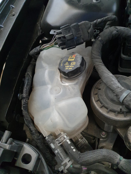 Розширювальний бачок HG9Z 8A080-A   Ford Fusion