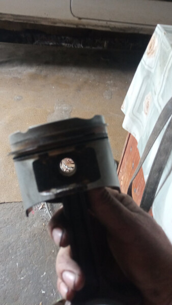 Поршень комплект Mazda 323  1992 16.0 Бензин 