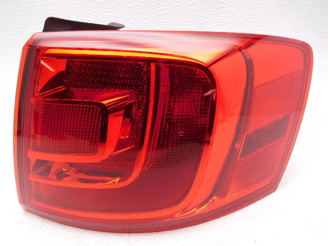 Фонарь задний правый 5C6945096D   Volkswagen Jetta