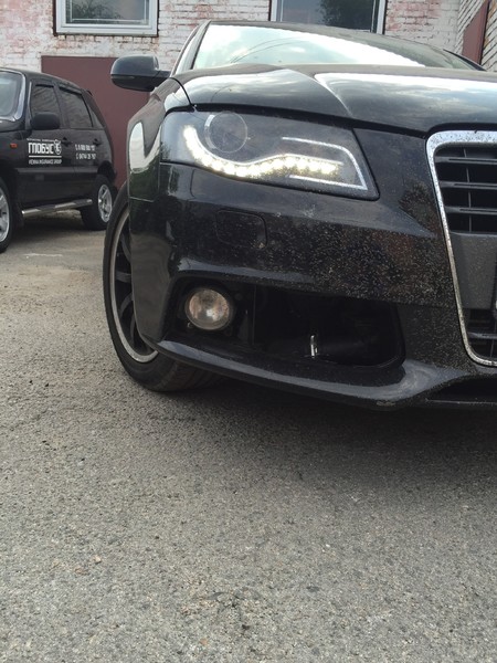 Решотка противотуманки права Audi A4 B8  2012 1.8 Бензин Черкассы