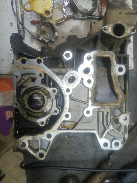 Масляний насос Opel Zafira B  2006 універсал 1.6 Бензин 