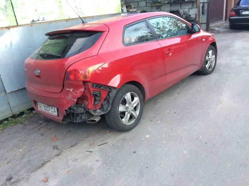 Бампер передний и задний, фара правая правая(черная внутри) Kia Cee`d 3х дверный хеч 2008 хэтчбек 1.6 Бензин Киев