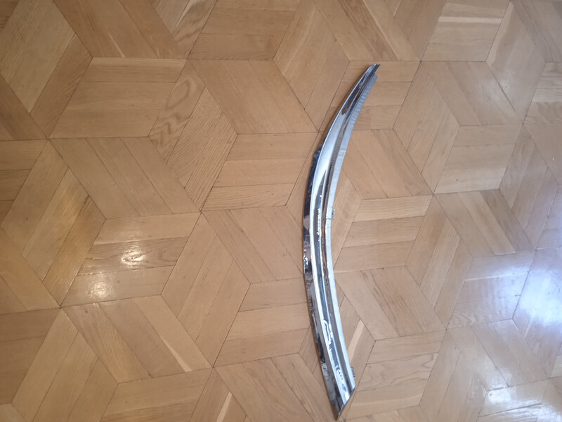 Ресничка правой іфари Toyota Corolla  2014 1.3 Бензин Киев