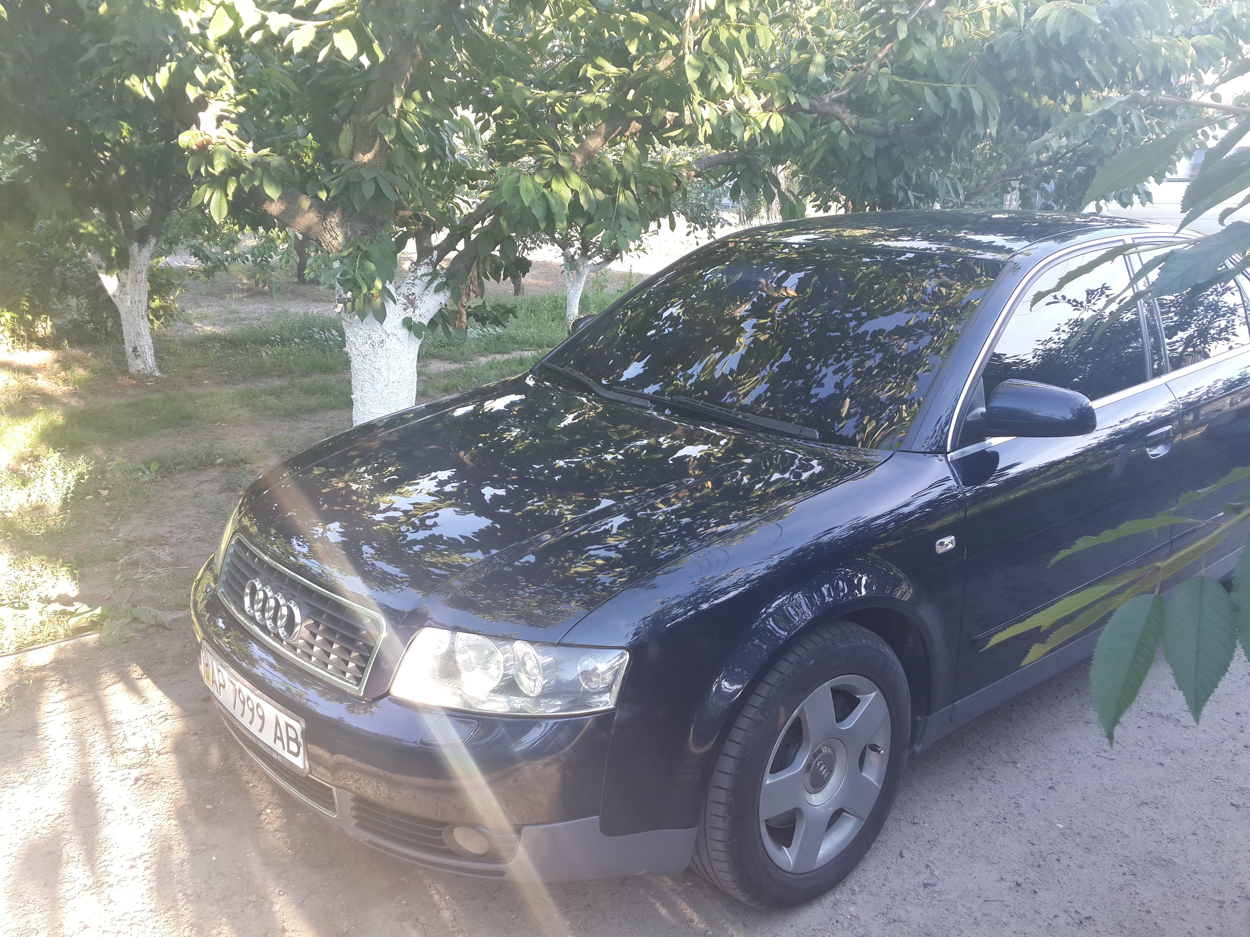 Переднее левое крыло Audi A4  2004 1.8 Бензин Мелитополь