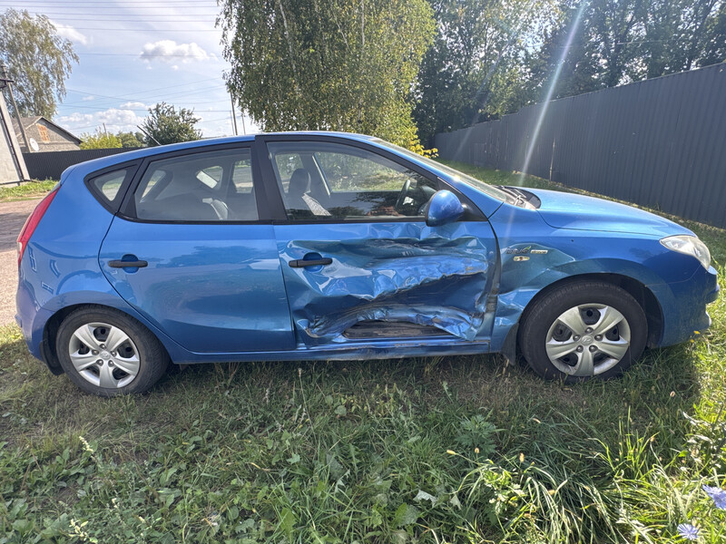 Двері передні праві Hyundai i30  2009 хетчбек 1.6 Бензин Чернігів