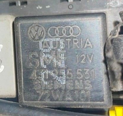 Реле стеклоочистителя Audi A6 C4 1996 г.  2.6 л бензин Ровно
