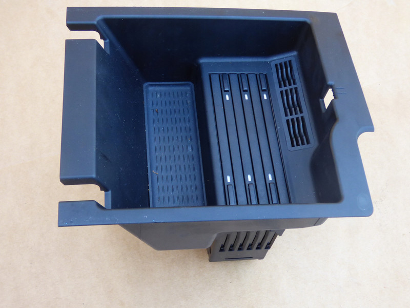 Ящик в подлокотник BMW X5 E53 2003 г.  4.6 л бензин Киев