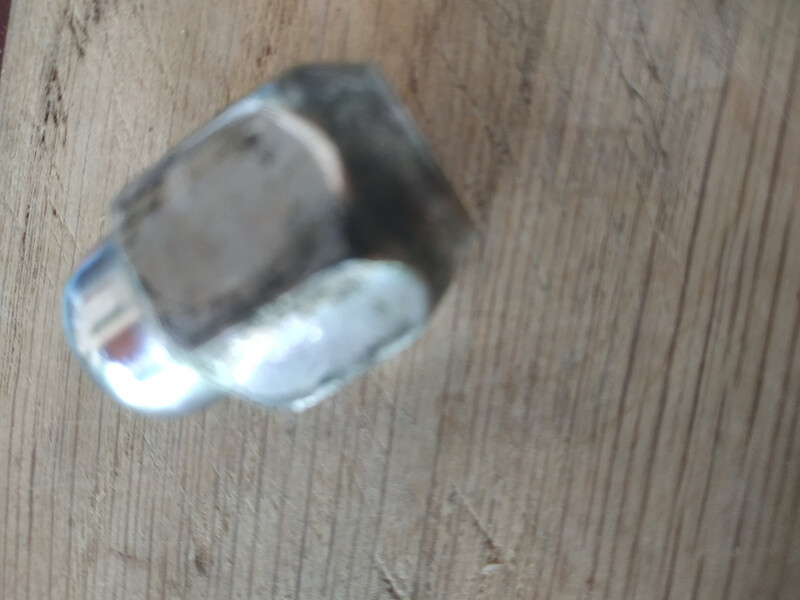 Гайка крепления колеса Hyundai Tucson  2007 2.0 Бензин Киев