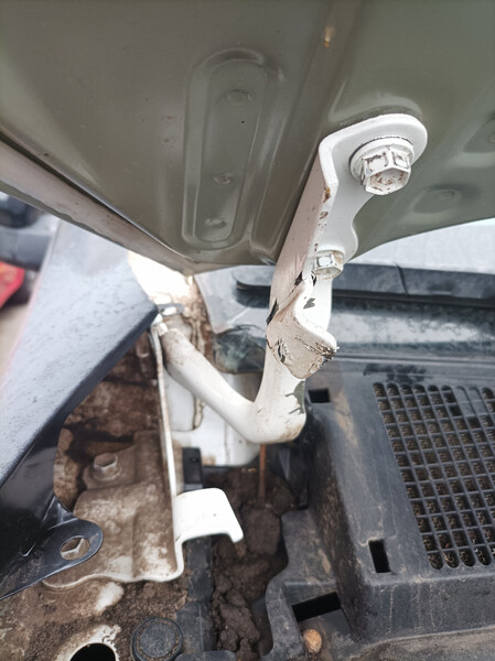 Петли капота Toyota Hilux  2021 2.4 Дизель Запорожье