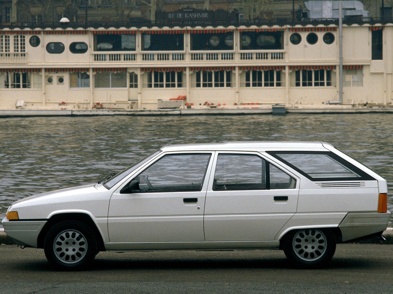 Крышка багажника стекло Сitroen ВХ универсал Citroen BX  1987 1.6 Бензин Киев