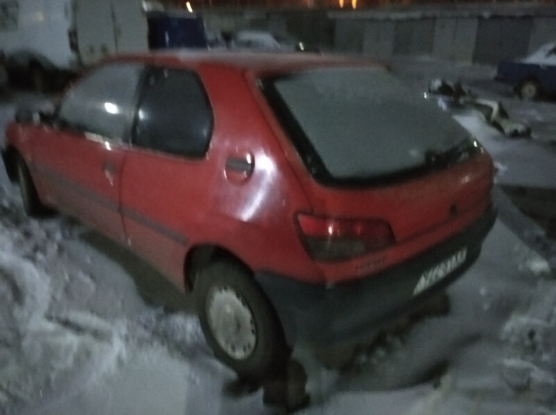 Скло лівої водійської двері Peugeot 306  1995 хетчбек 1.9 Дизель Харків