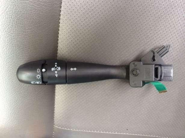 Ручка переключения света и поворотов Peugeot 206  2008 1.4 Бензин Косов