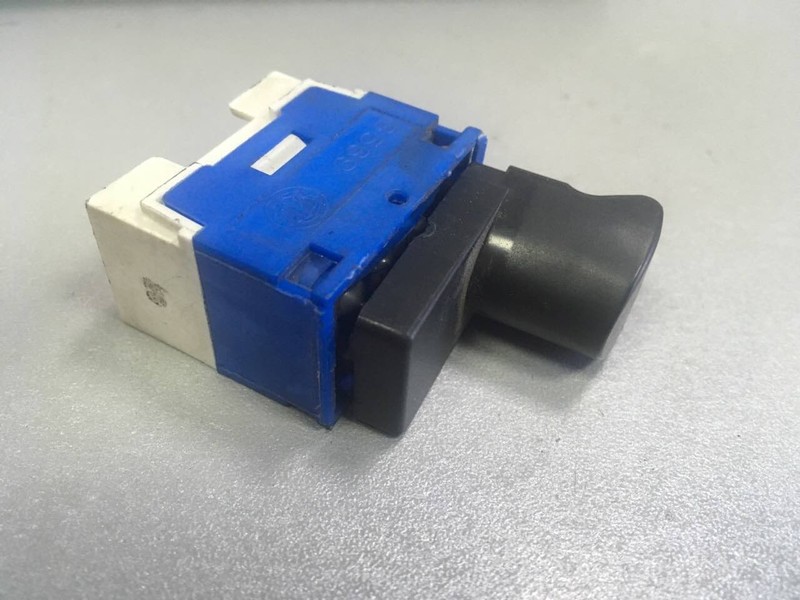 Кнопка стеклоподъемника передней правой двери Fiat Marea  1997 1.6 Бензин Днепропетровск