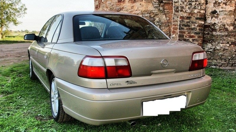 Кришка багажника Opel Omega  2003 2.2 Бензин Козелець