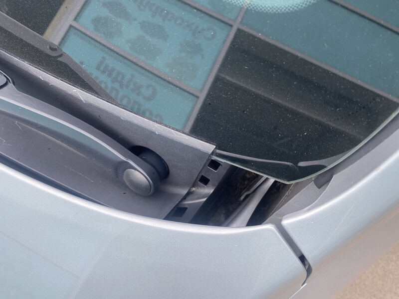 Уголок между капотом и лобовым Hyundai IONIQ  2016 хэтчбек 28.0 Электро Житомир