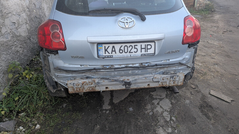 Бампер задній цілий в колір Toyota Auris  2008 хетчбек 1.6 Бензин 