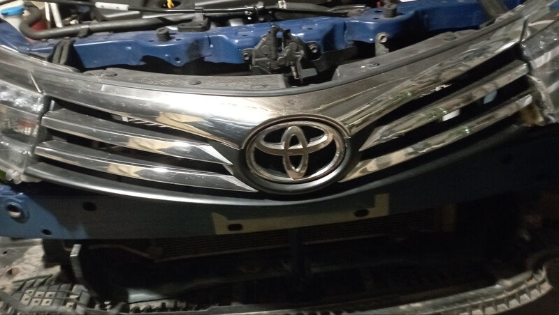Решітка бампера Toyota Corolla 170 2016 р.