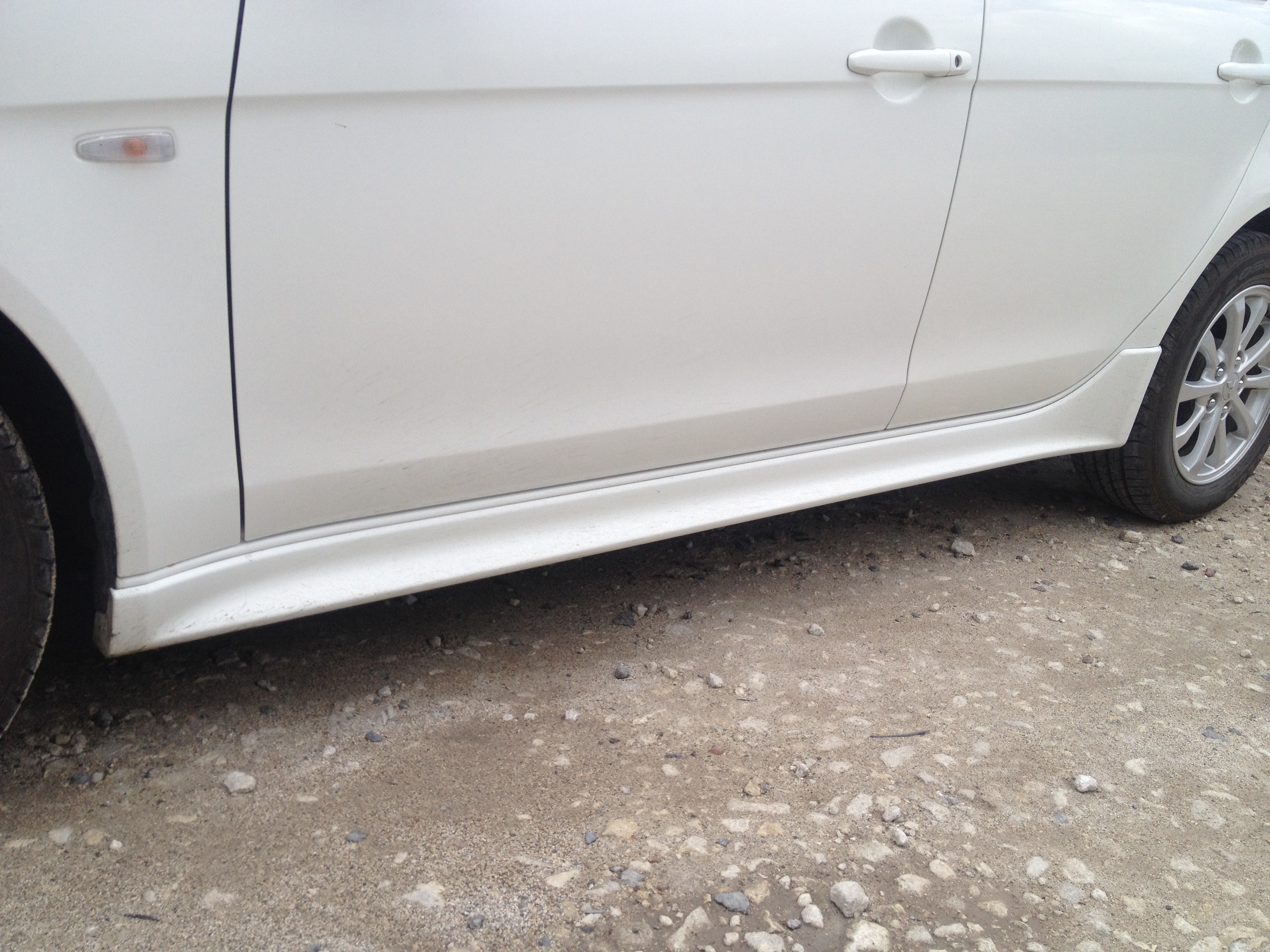 Спойлер на порог левый Mitsubishi Lancer X  2011 2.0 Бензин Хмельницкий
