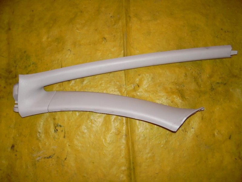 Накладки передней стойки лобового внутренние Citroen C3 Picasso  2011 1.6 Бензин Ровно