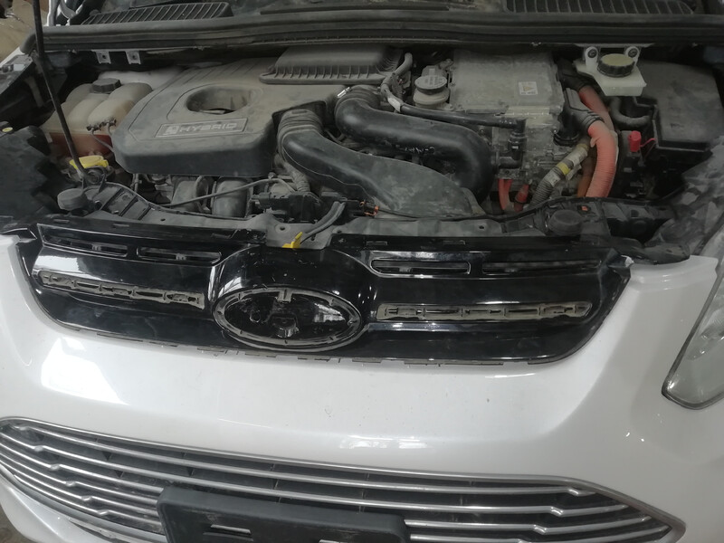 Решетка передняя Ford C-Max  2012 универсал 2.0 Гибрид Одесса