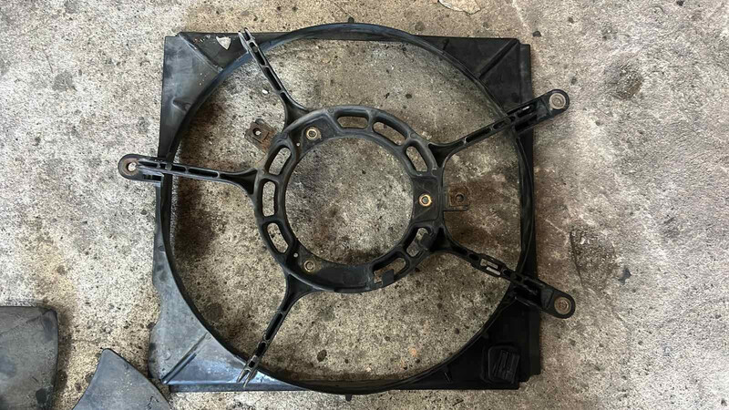 Моторчик вентелятора правий Toyota Avensis  2003 2.0 Бензин Киев