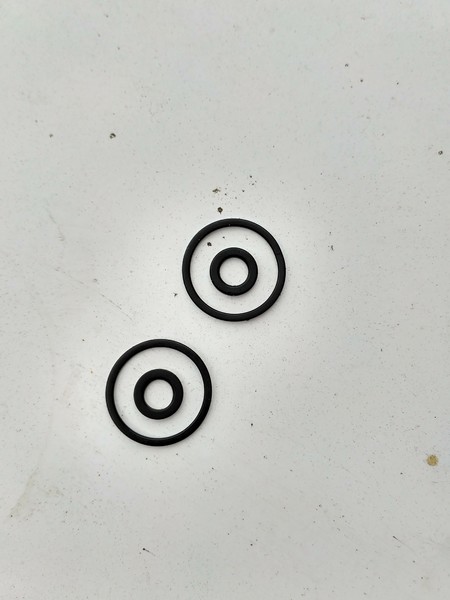 Резинки на топливную систему задней части насоса Mercedes E-Class 210 1995 г.  2.0 л дизель Тячев