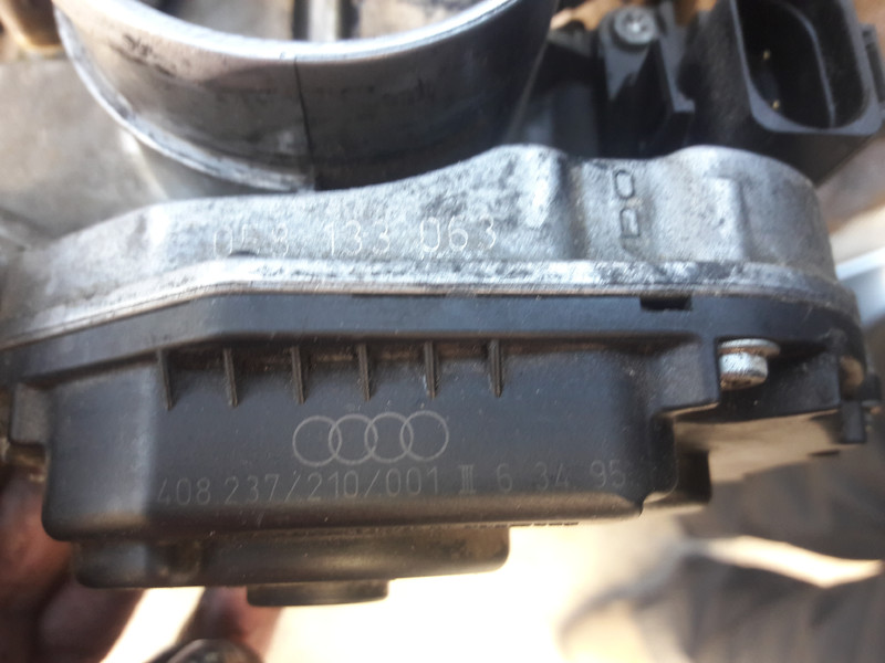 Дроссельная заслонка Audi A4 B5  1996 1.8 Бензин Днепр
