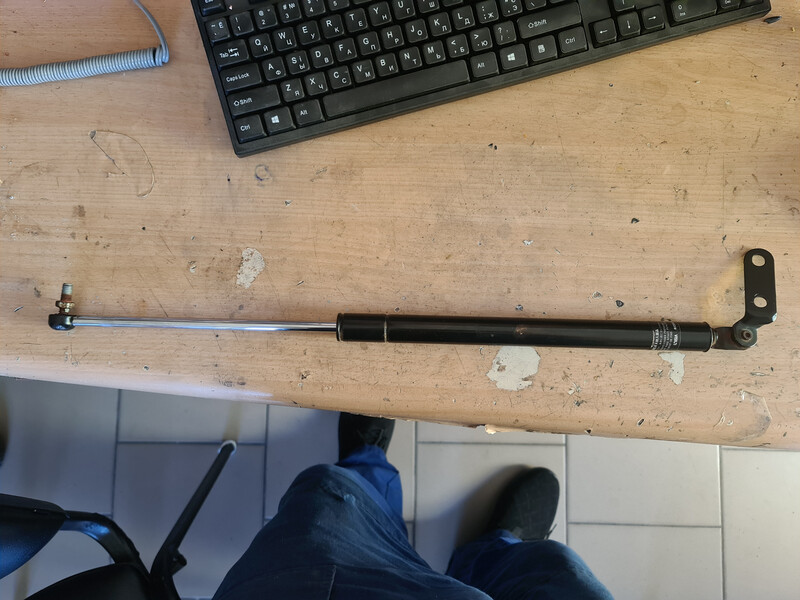 Пружина газова багажника Nissan Sunny B13  1991 хэтчбек 1.4 Бензин Полтава