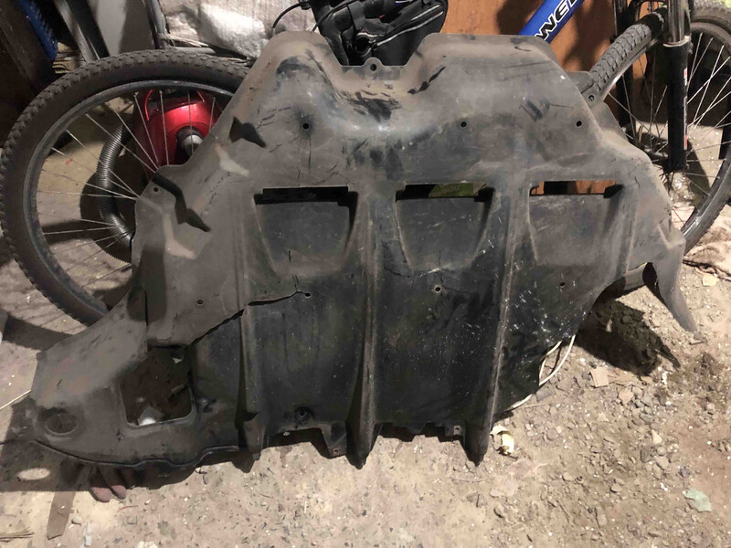 Пластиковая защита с низу багажника Nissan Leaf  2012 хетчбек 24.0 Электро 