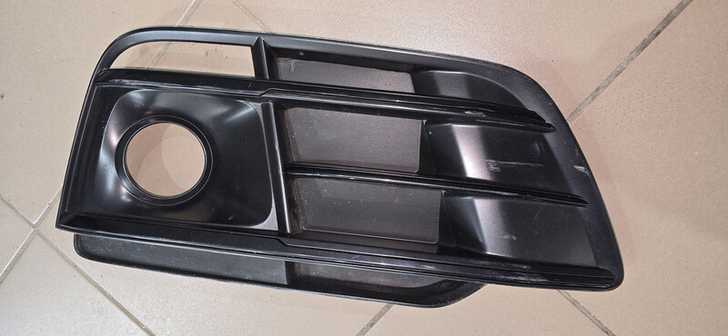 Решітка бампера права Audi Q5 2019 р.  2.0 л дизель Ахтирка