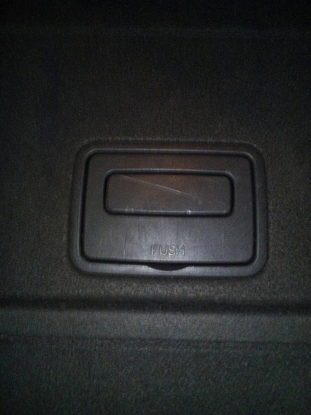 Ручка поднятия задней секции запаски в салоне kia carens Kia Carens 3 2007 р.  2.0 л бензин Харків