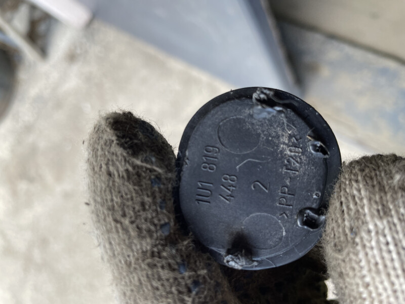 Заглушка жабо дворников Skoda Octavia Tour  2002 универсал 1.6 Бензин Умань