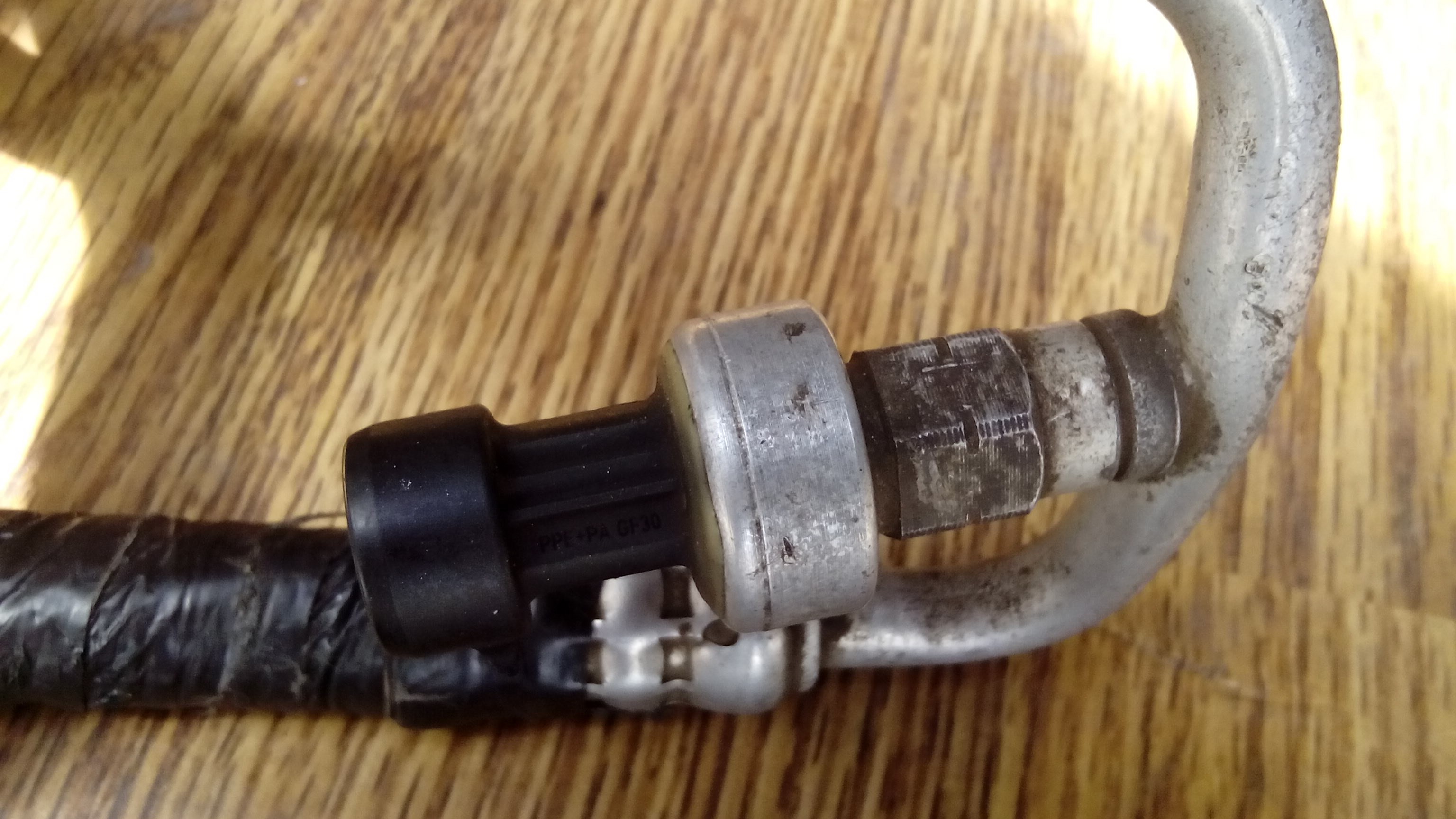 Трубка кондиционера Opel Combo TDI 2004 1.7 Дизель Кировоград