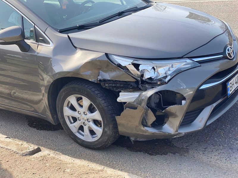 Бампер передній 5211905921   Toyota Avensis