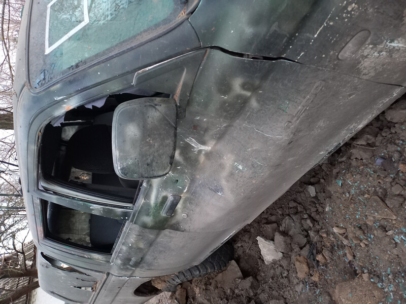 Передня права дверка, вставка правого дзеркала Mitsubishi L 200  2004 2.5 Дизель Ивано-Франковск