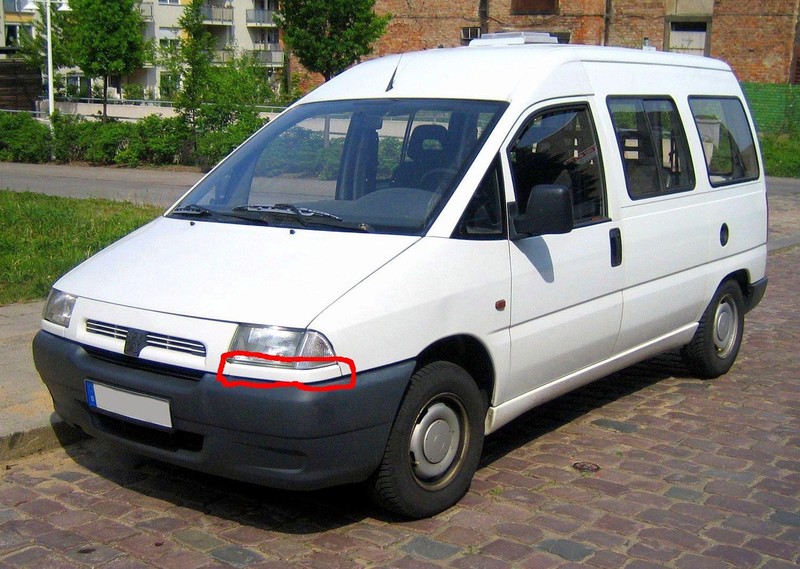 Панель передня під фари Peugeot Expert 2006 г.  2.0 л дизель Ровно