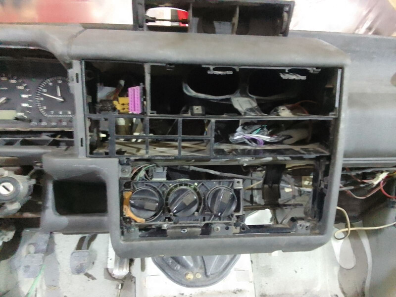 Рамка центральная торпедо Volkswagen T4 (Transporter)  1997 1.9 Дизель Одесса