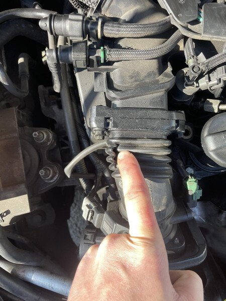 Патрубок повітроводу Ford Focus 2  2007 універсал 1.6 Дизель 